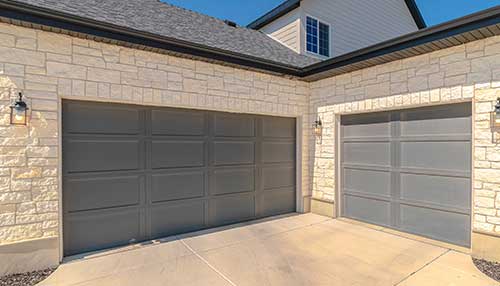 two garages perpendicular on build